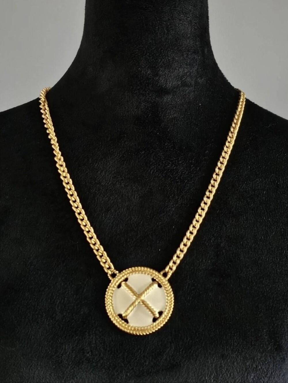 Vintage Napier Chunky Nautical Motif Cream Enamel Goldtone Pendant Necklace